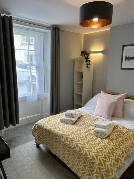 Three Storey Clifton Town House Hébergement de vacances *